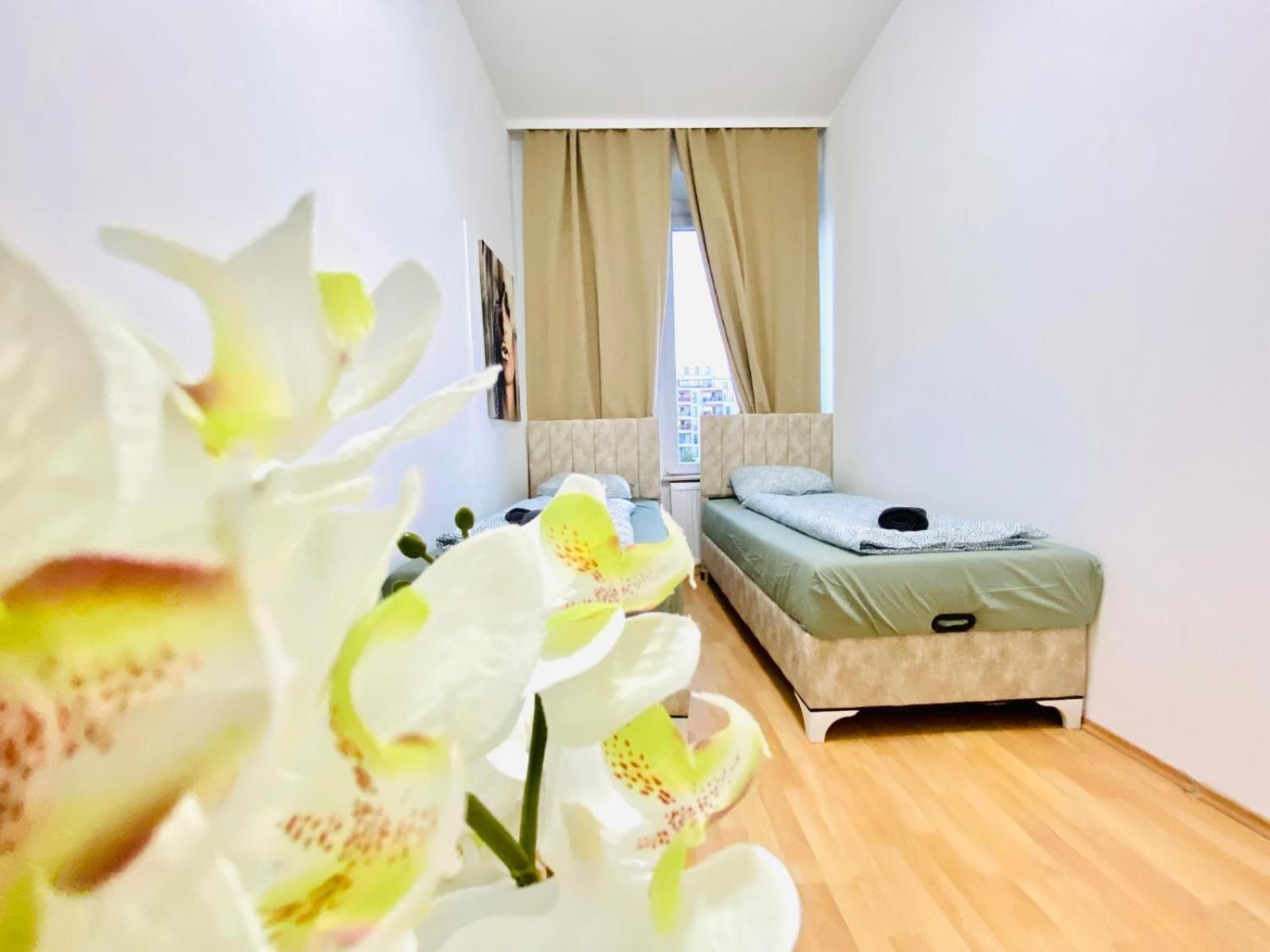 Bright 5br Shared W Great Transport Link Apartmán