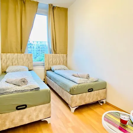 Bright 5Br Shared Apartment W Great Transport Link Vídeň Exteriér fotografie