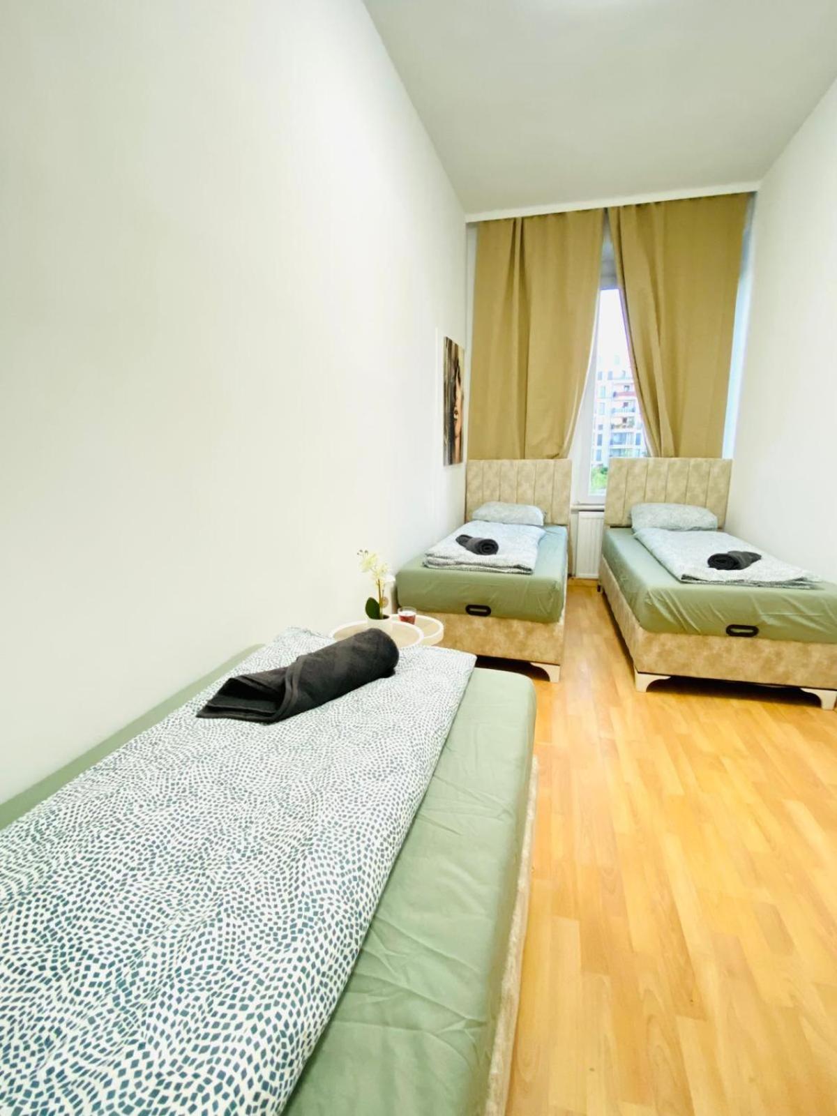 Apartment Bright 5br Shared W Great Transport Link