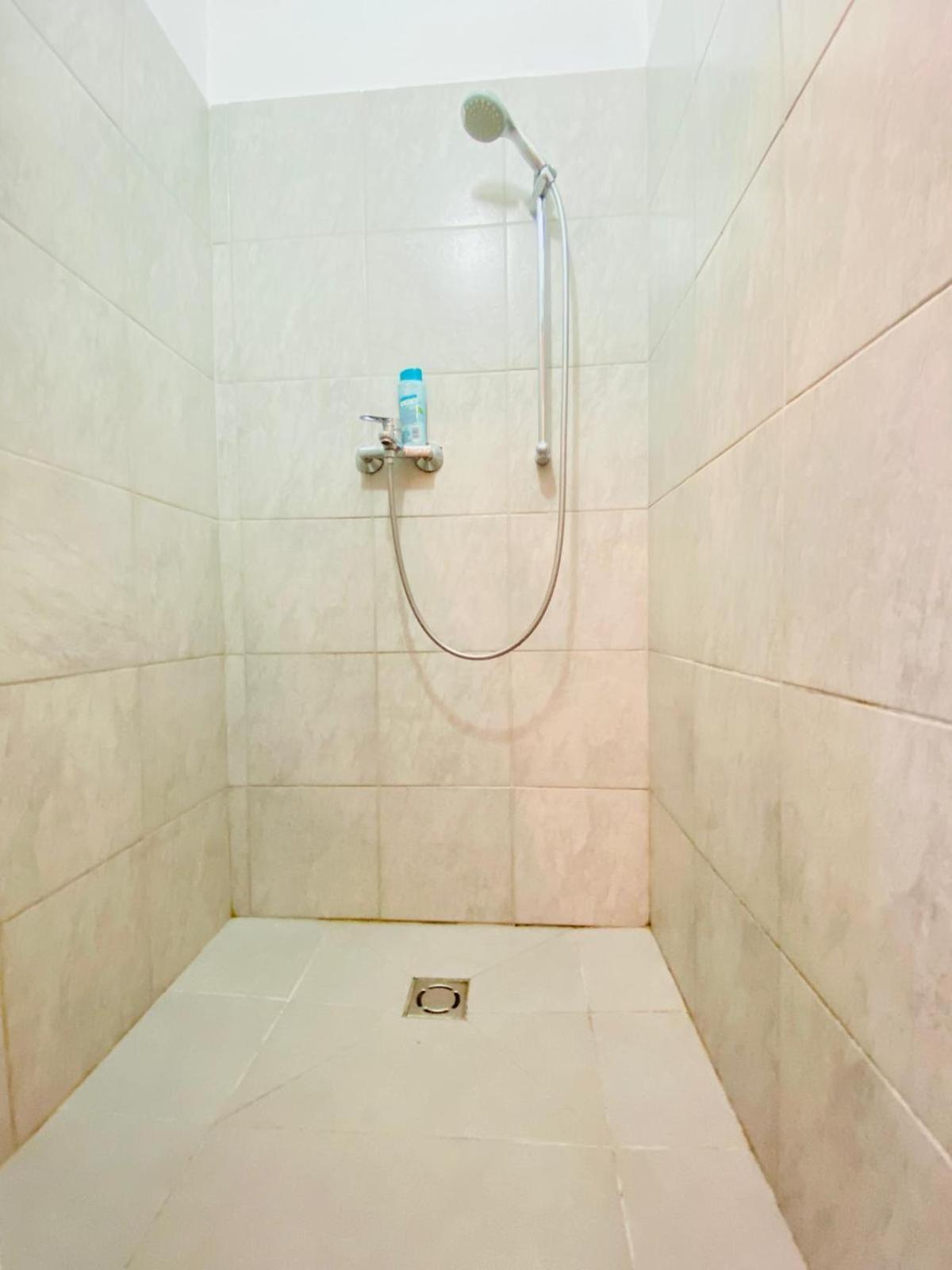 Bright 5br Shared W Great Transport Link *