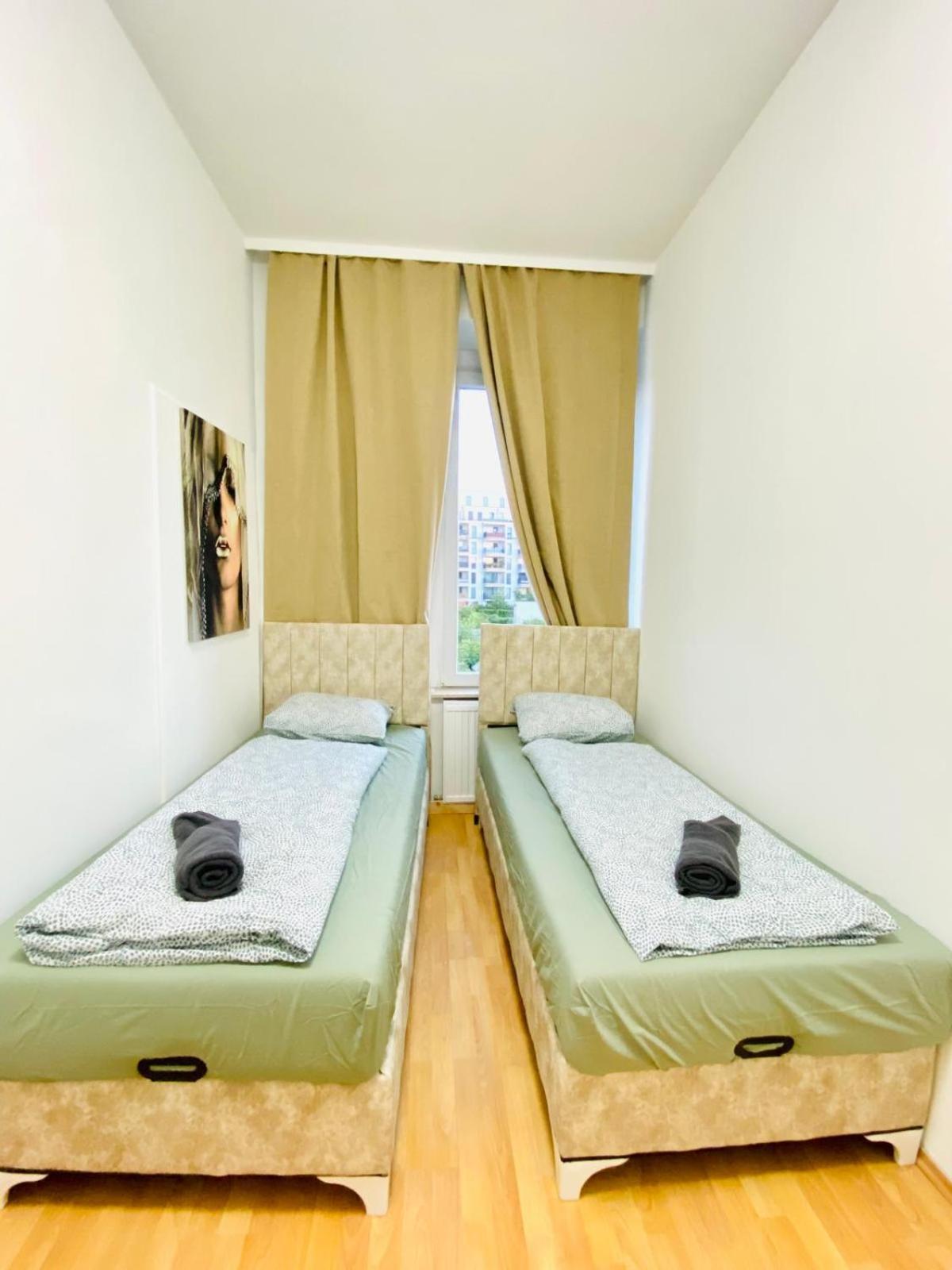 Apartment Bright 5br Shared W Great Transport Link *
