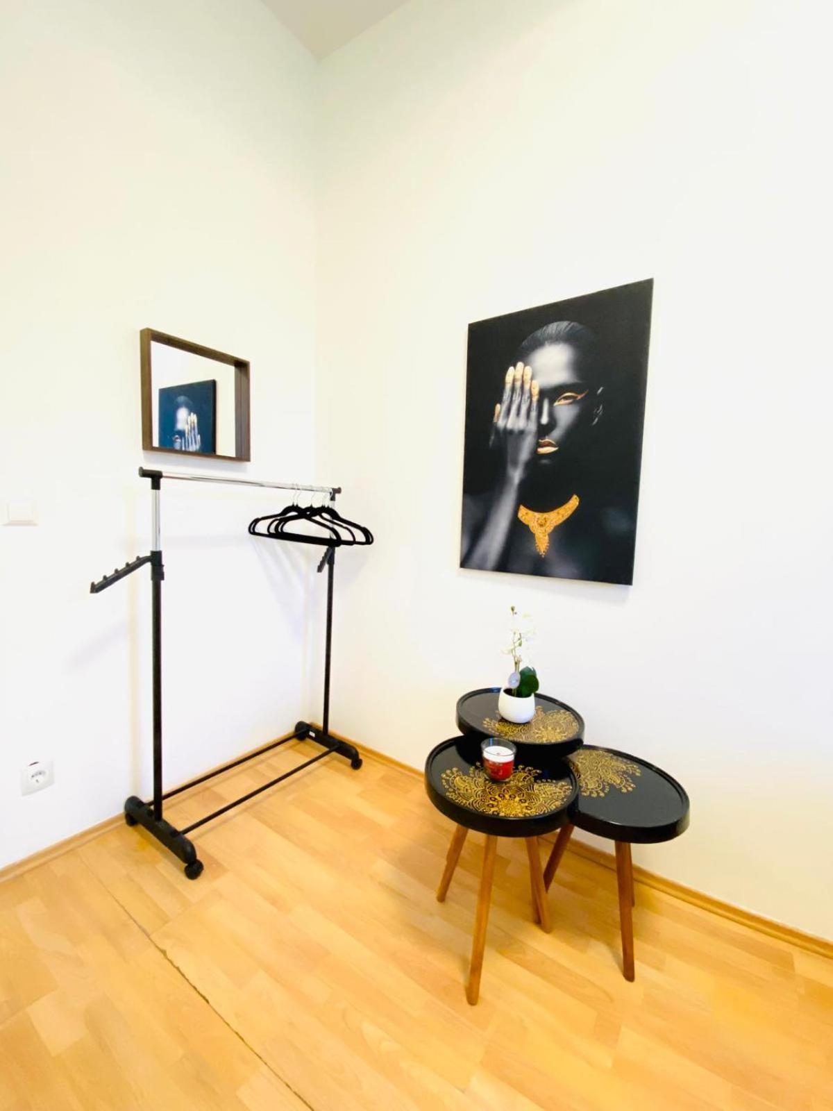 Bright 5br Shared W Great Transport Link Apartment Vienna