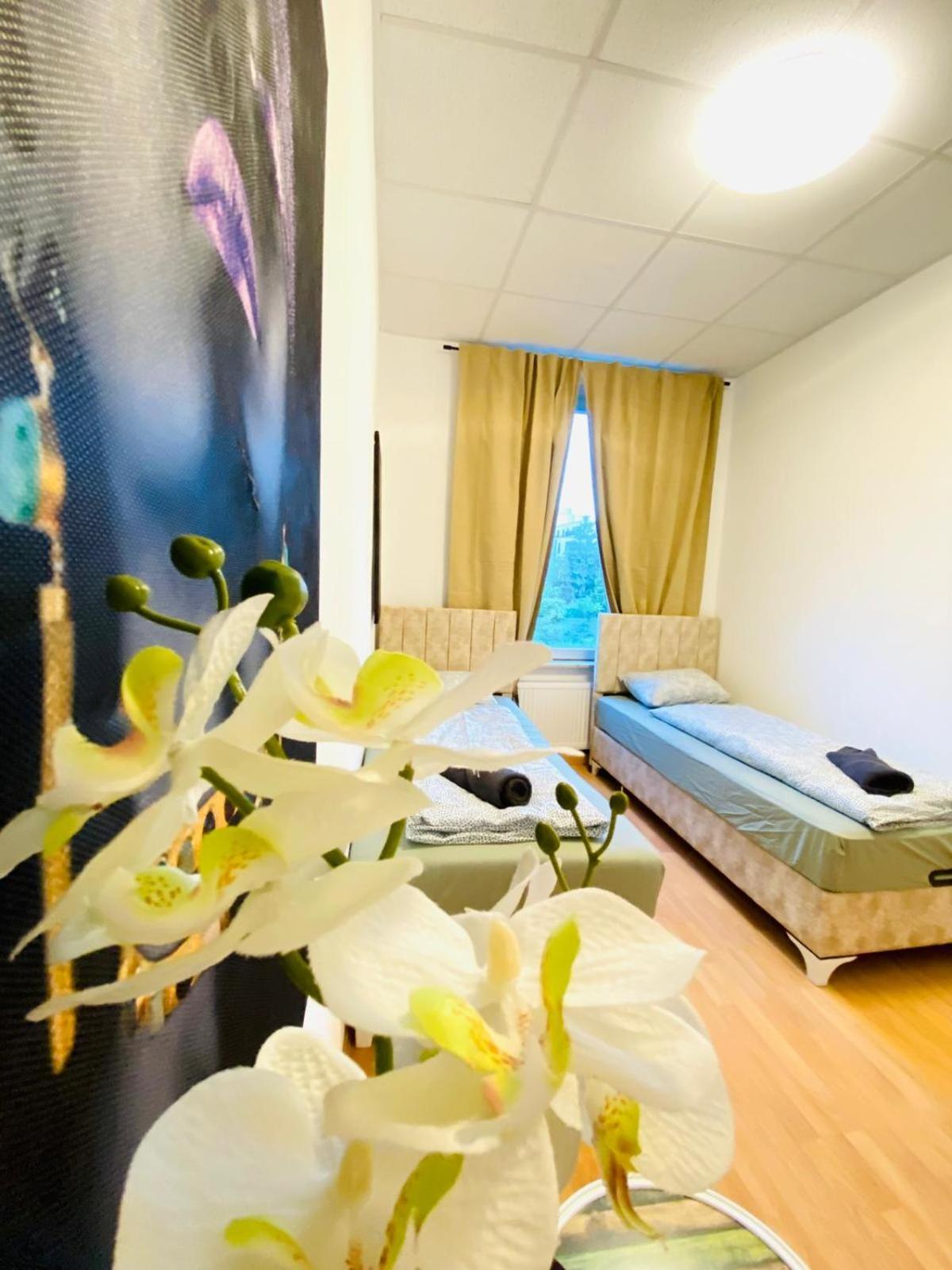 Bright 5br Shared W Great Transport Link Apartment Vienna