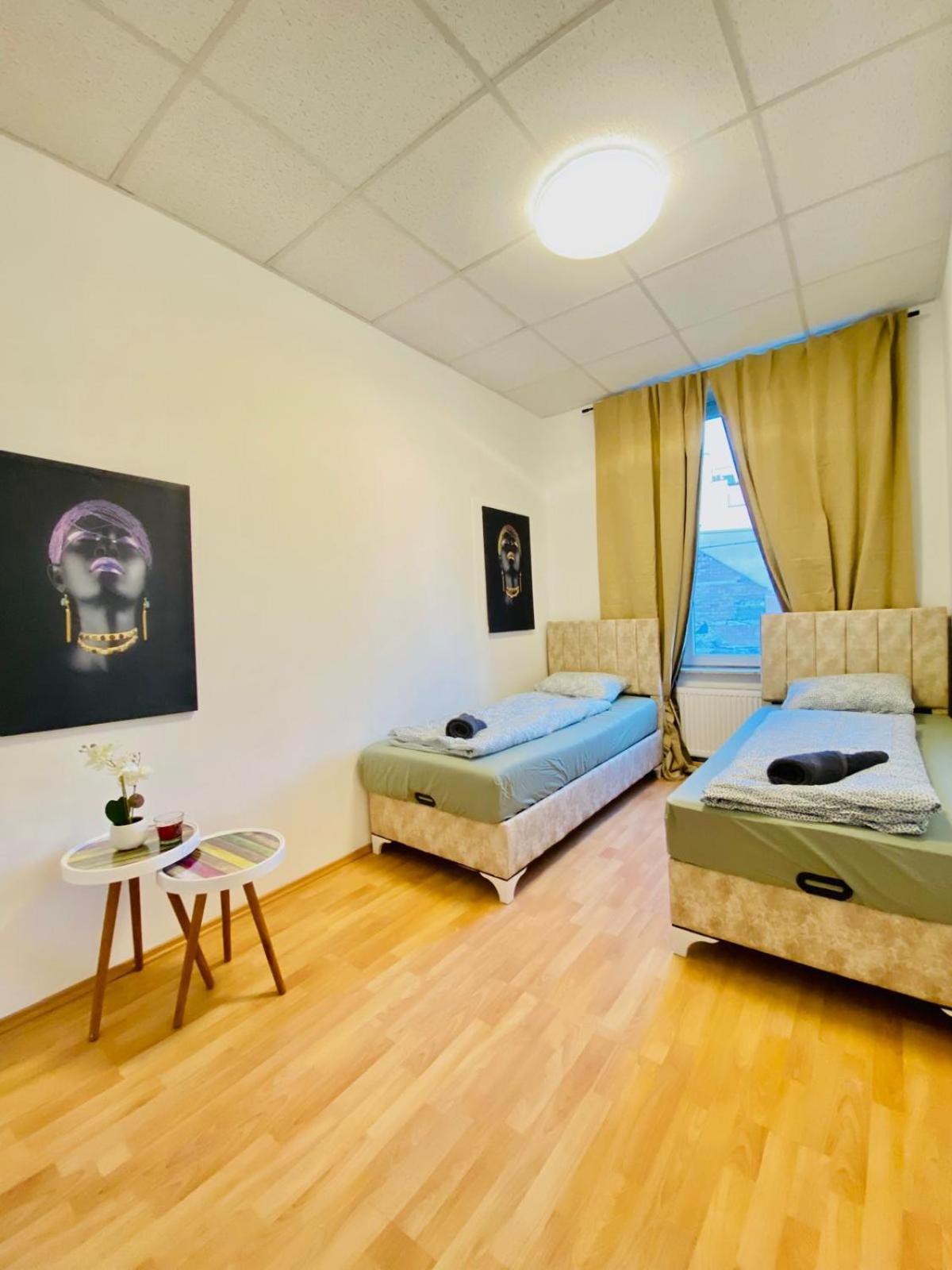 Apartment Bright 5br Shared W Great Transport Link *