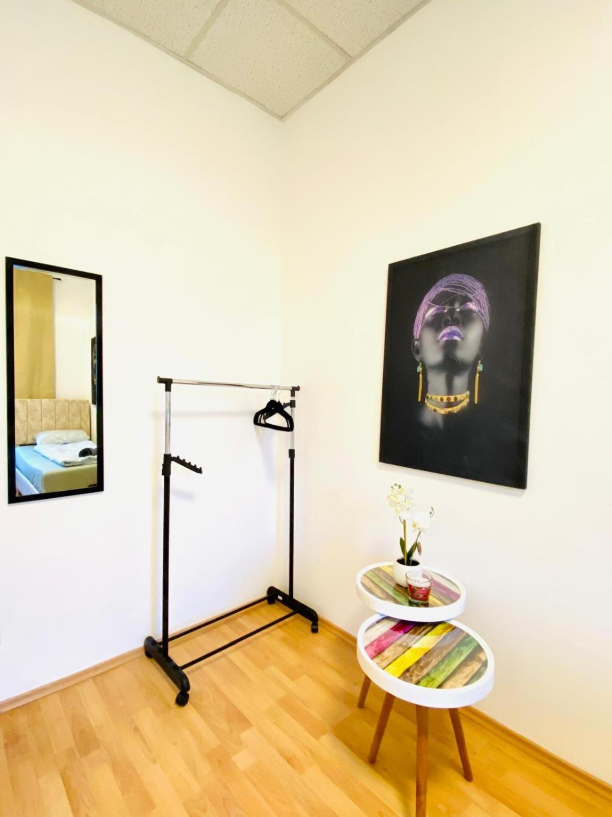 Apartment Bright 5br Shared W Great Transport Link *