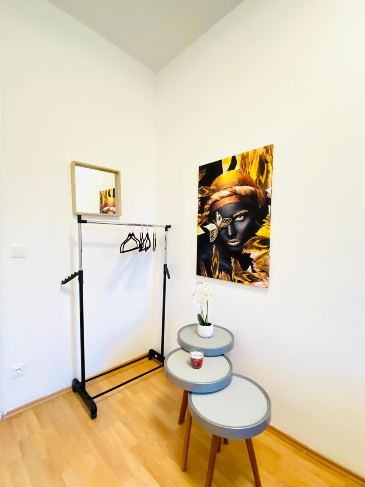 Bright 5br Shared W Great Transport Link Apartment Vienna