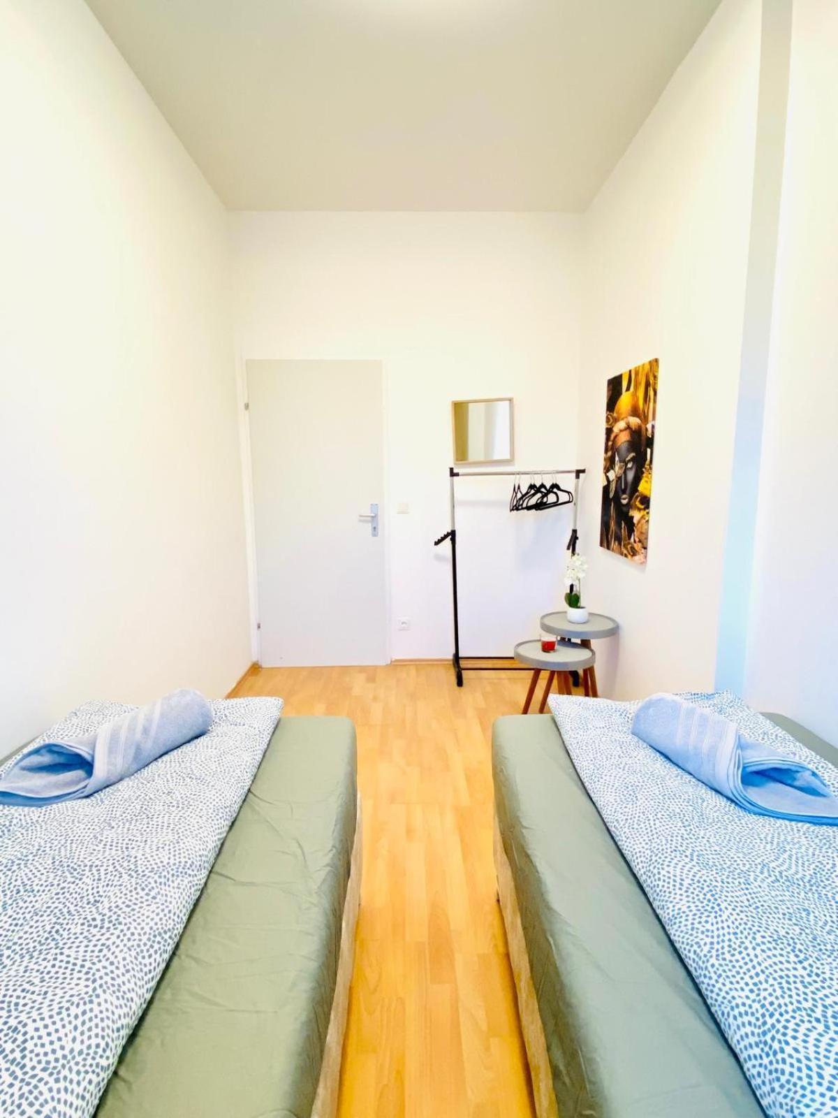 Bright 5br Shared W Great Transport Link Apartment Vienna