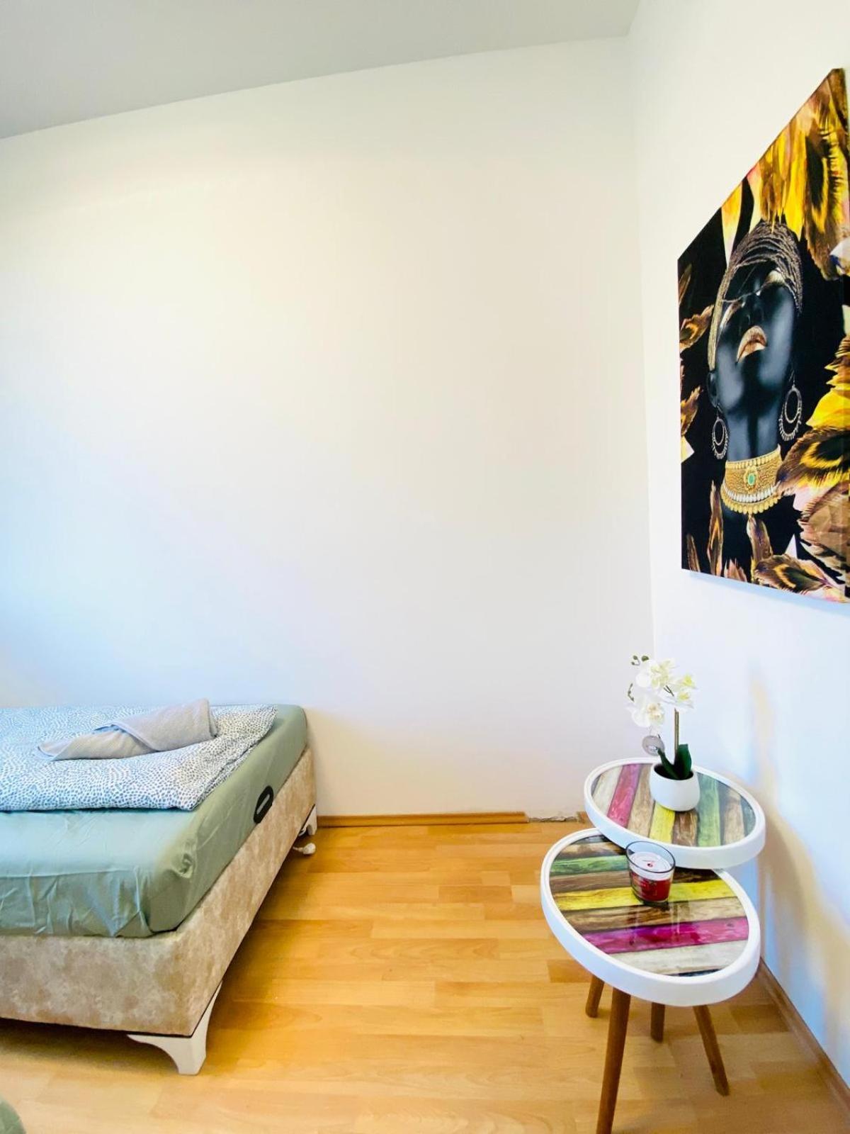 Bright 5br Shared W Great Transport Link Apartment Vienna